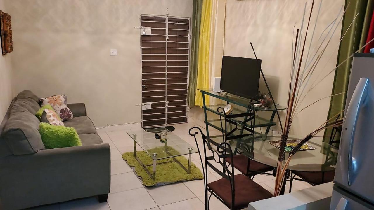 #1 Jacaranda Vacation Home Spanish Town Exteriör bild