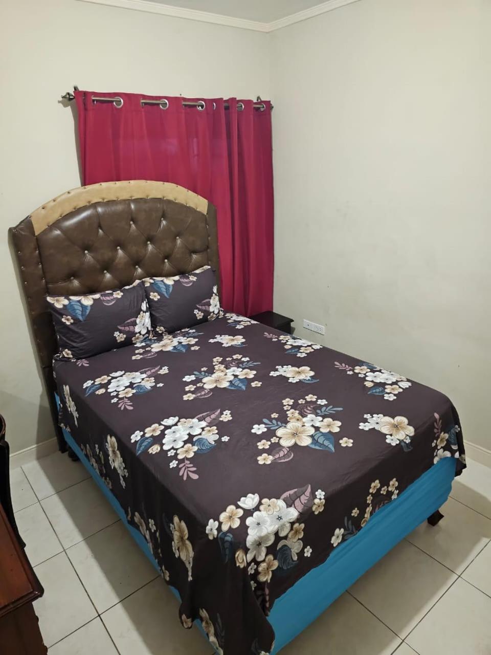 #1 Jacaranda Vacation Home Spanish Town Exteriör bild